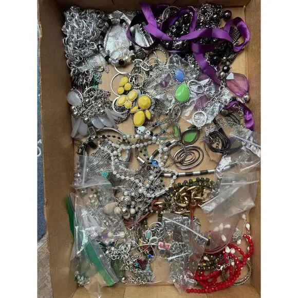 3lb jewelry mix. Craft. Wear. Resell. Vintage to now. - Picture 1 of 12